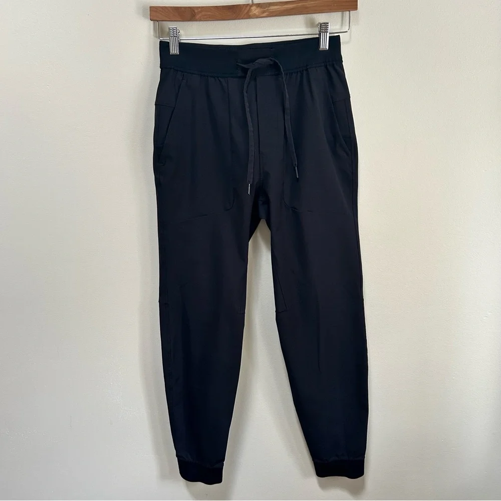 Lululemon ~ Men’s ABC Warpstreme Joggers in size Small